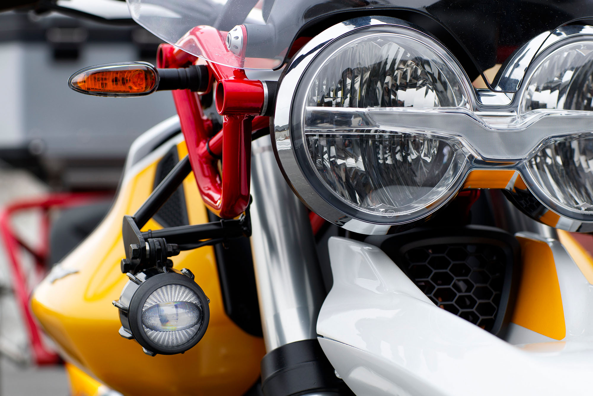 Phares antibrouillard à LED pour Moto Guzzi V85 TT, kit d'installation inclus