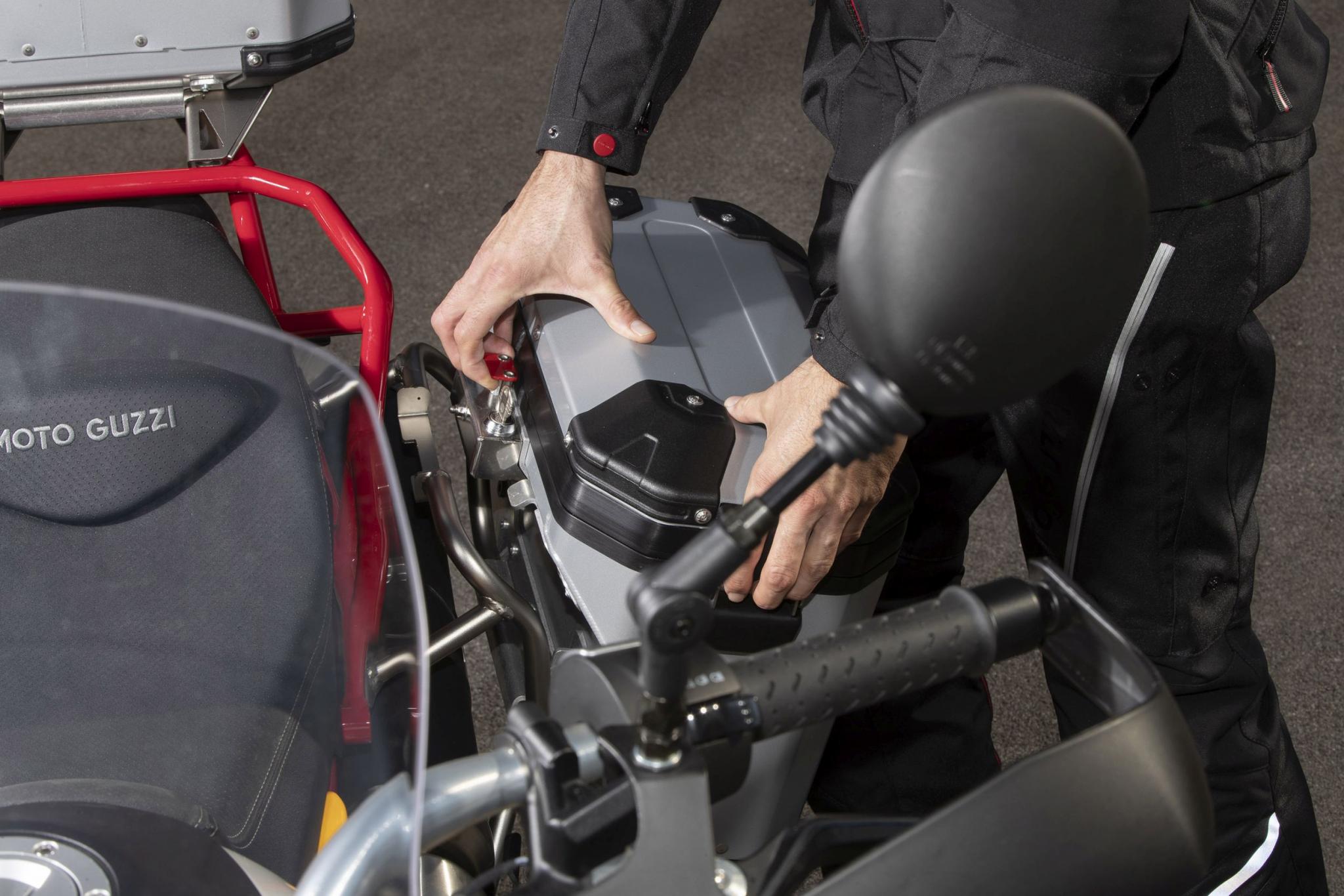 Kit de valises d'origine en aluminium Moto Guzzi V85 TT